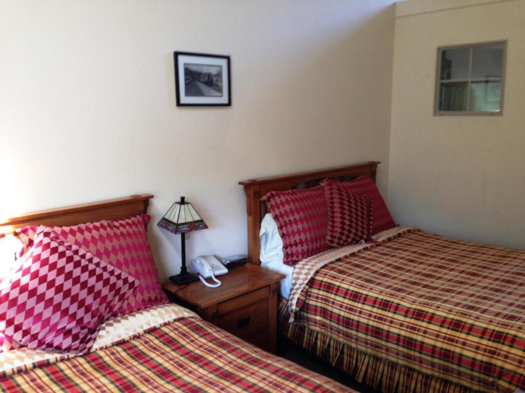 Fairfax Inn San Rafael Room photo